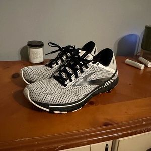 Brookes adrenaline gts 22 size 11 barely worn